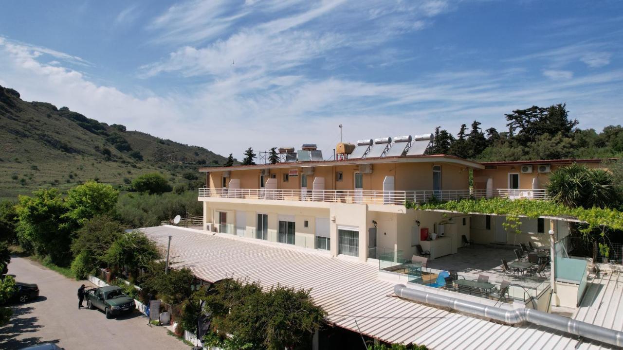 Korissia With Lake View Kournás Exterior photo